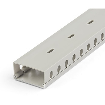 注文コード:03186999 スロット付き配線ダクト(カバー付属)/幅50mm x 高さ25mm/長さ2m/スロット幅8mm/配線隠し用PVCケーブルダクト/最大25本収容可能/UL規格認定品 - StarTech.com
