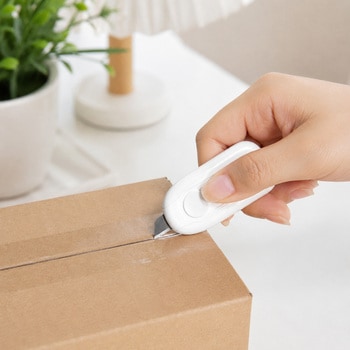 注文コード:03192459,03192468 荷物開封用ミニカッターナイフ スライド式 マグネット付き - ZATTA