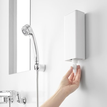 注文コード:60904886 マグネットバスルーム詰め替えパウチディスペンサー収納ホルダー タワー S ホワイト 山崎実業