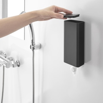 注文コード:60904895 マグネットバスルーム詰め替えパウチディスペンサー収納ホルダー タワー S ブラック 山崎実業