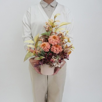 注文コード:88454759 モーヴジニア造花アレンジ 高さ44cm - ストア・エキスプレス
