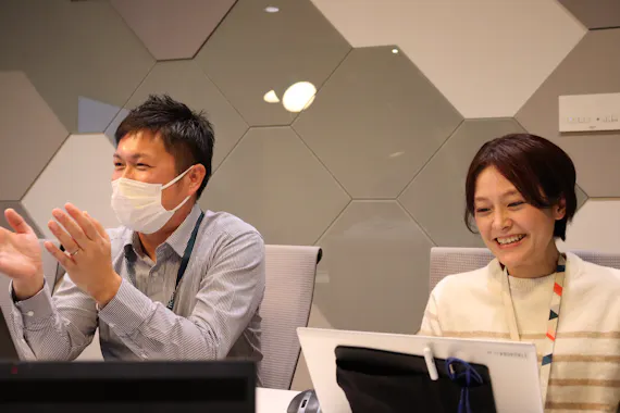 株式会社イトーキ エンジニアリング統括部 物流部 東京ベース 所長 角野孝幸 様(左) DX統括部 デジタルビジネス部 ビジネス改革3課 兼 エンジニアリング統括部 調達部 物流調達課 岩瀬奈渚子 様(右)