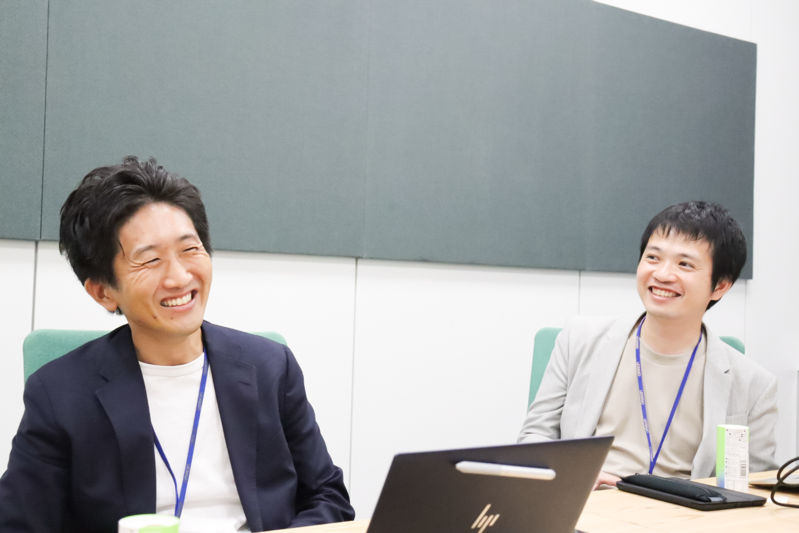 オムロン ソーシアルソリューションズ株式会社 エネルギーソリューション事業本部 エネルギーサービス本部 サービス企画開発部 サービス運用企画グループ リーダー 主査 入江知也様(左) サービス開発グループ リーダー 主査 中井琢也様(右)