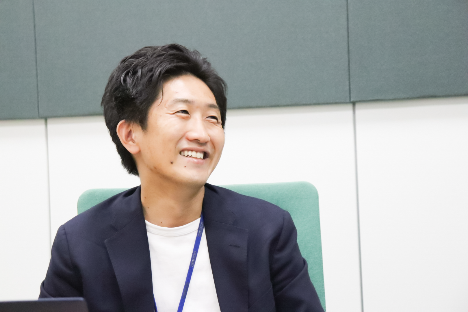 入江様がほほ笑んでいる様子
