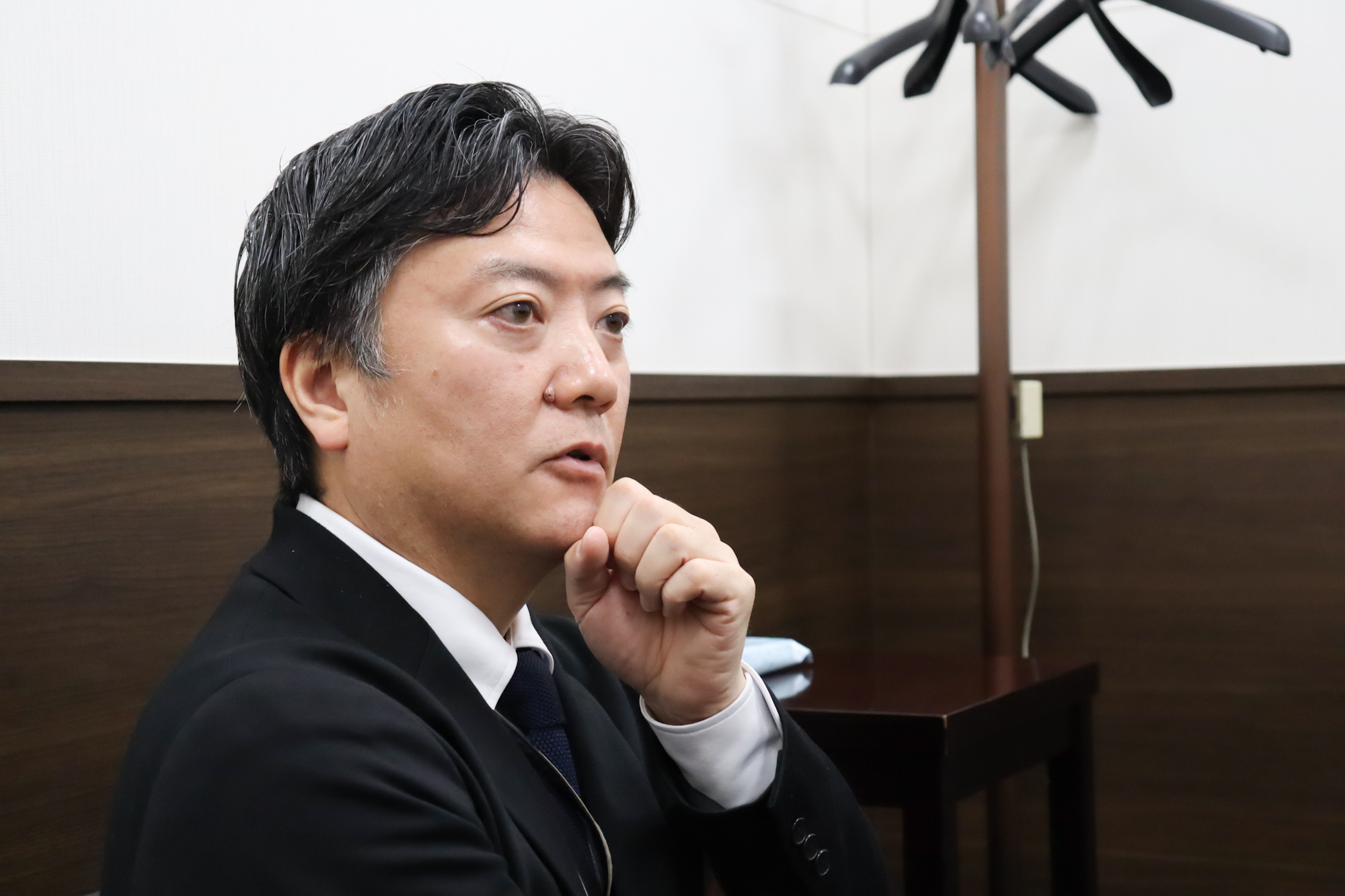 近藤様が考えている様子