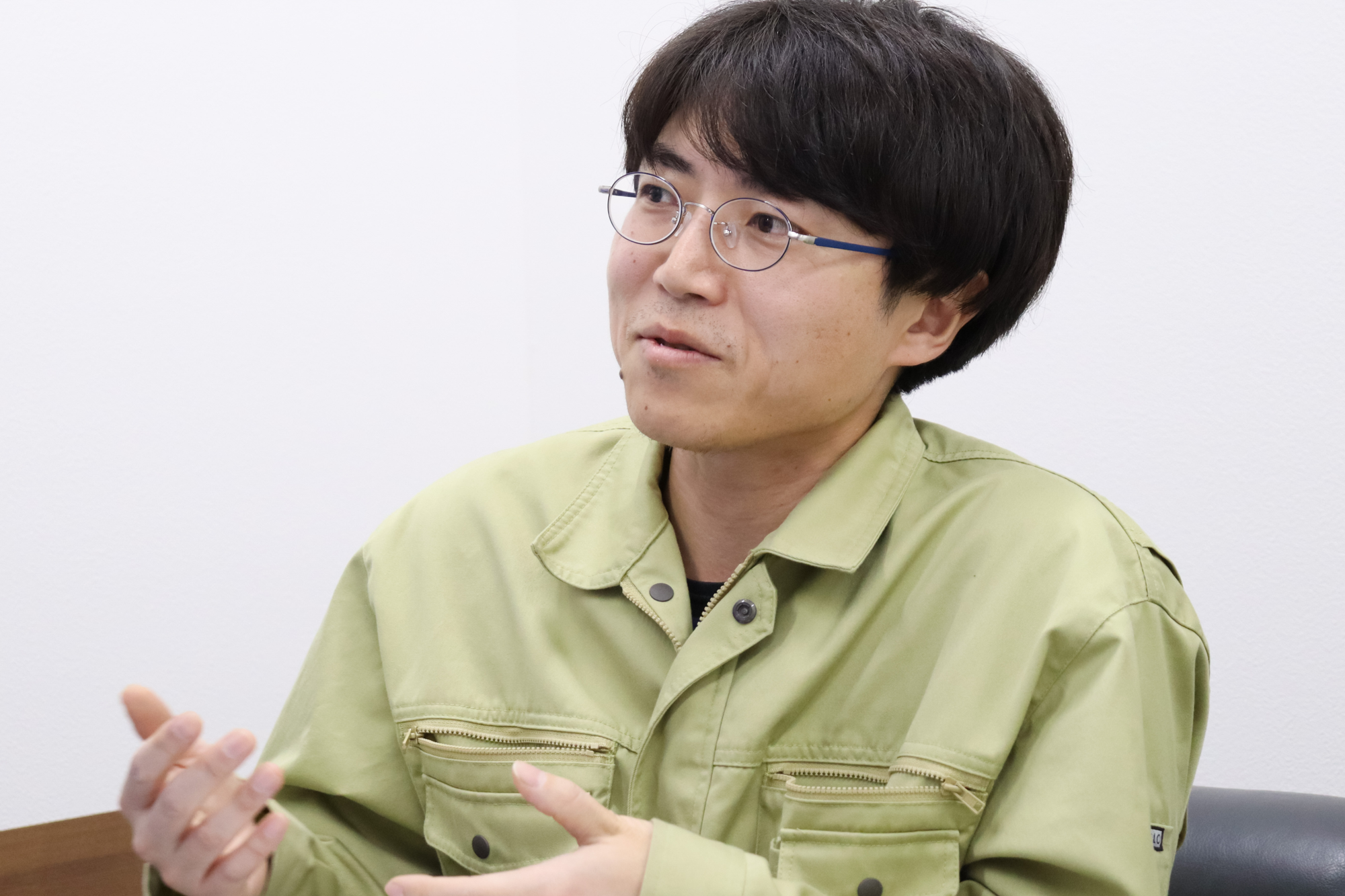 山田元毅様がインタビューに答える様子