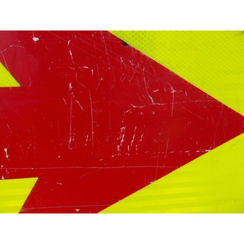 レンタル】蛍光高輝度二方向矢印板 黄緑+赤矢 450X900 グリーンクロス