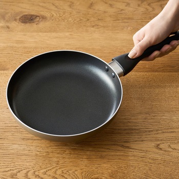 軽量フライパンIH・ガス火対応20cm アイリスオーヤマ