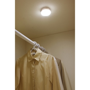 乾電池式LEDセンサーライト マルチタイプ 電球色 アイリスオーヤマ