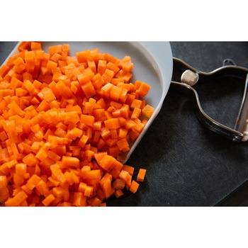 食材がすくいやすいまな板ちりとり シービージャパン