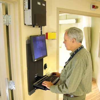 エルゴトロン StyleView 縦型リフト コンパクトタイプ ブラック 24インチ(2.3～13.6kg)まで VESA規格対応 ERGOTRON(エルゴトロン)