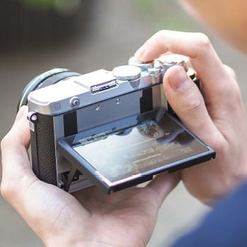 ミラーレス一眼 E-P7ダブルズームキット オリンパス