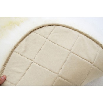 ニュージーランド天然ムートンの1匹ラグ 萩原