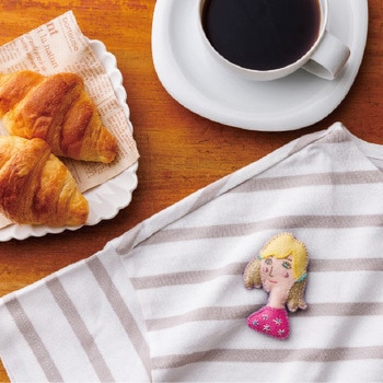 フェルトと刺しゅうで作る 世界の女の子ブローチ - サンフェルト
