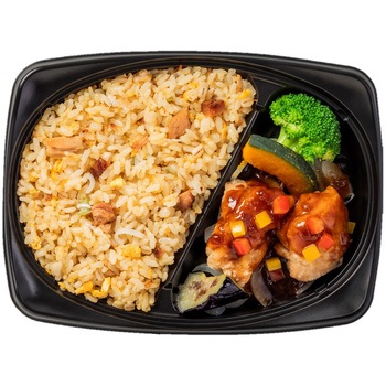 [冷凍]焼豚チャーハンと鶏唐揚げの黒酢あん - 阪急デリカアイ