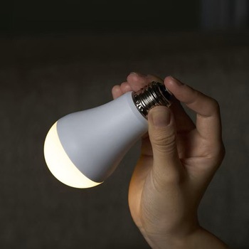 防災電球 蓄電型LED かりはな製作所