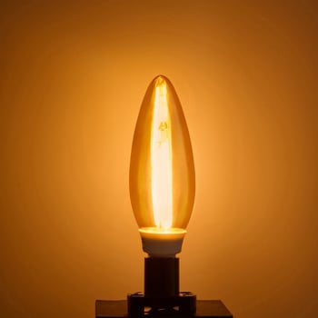 フィラメントLED電球シャンデリアCC 長寿命設計 飛散防止コーティング採用 クリアタイプ エジソンランプ 電球色 ELPA