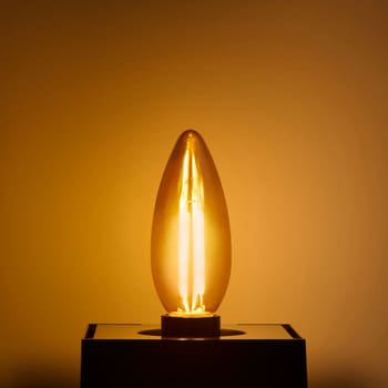 フィラメントLED電球シャンデリアCC 長寿命設計 飛散防止コーティング採用 クリアタイプ エジソンランプ 電球色 ELPA