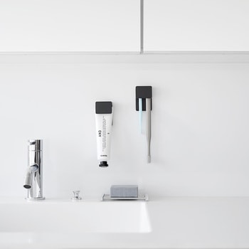 フィルムフック差し込み式歯ブラシ&チューブホルダー タワー W4 2個組 ブラック - 山崎実業