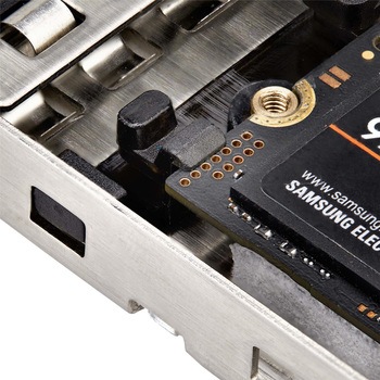 M.2 NVMe SSDドライブトレイ/M.2 NVMe SSD対応/ホットスワップ追加ドライブ用/鍵付きトレイ StarTech.com