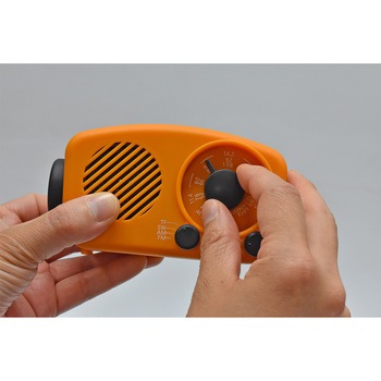 手回しソーラー充電ラジオ”Chardio mini(チャージオミニ)” クマザキエイム