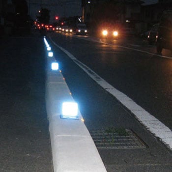 縁石用反射体 ユニマーカー 吾妻商会(AZUMA)