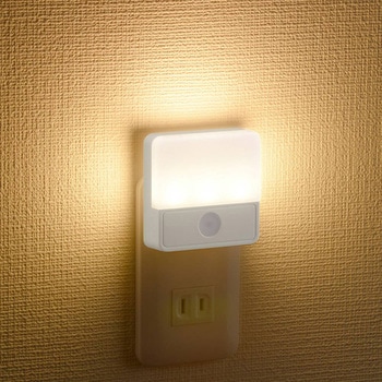 薄型LEDナイトライト 明暗センサー式 電球色 オーム電機