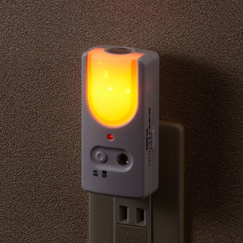 LEDフットライト  停電対策多機能ライト 明暗センサー コンセント式 オーム電機
