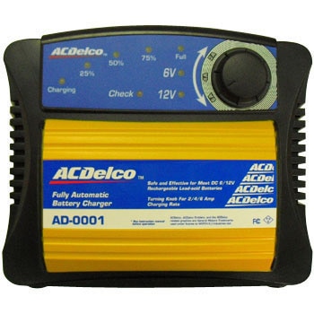 AC デルコ　バッテリー充電器　12v