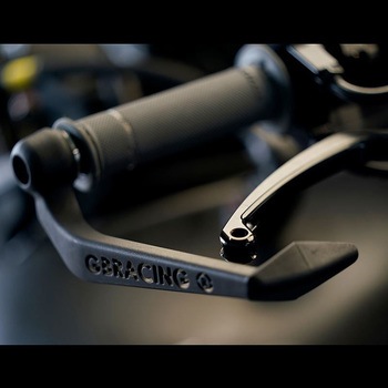 Universal ブレーキレバー Guard with 18mm insert GBRacing (ジービーレーシング)
