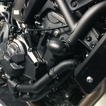 MT-07 ウォーターパイプカバー 2014-2024 GBRacing (ジービーレーシング)