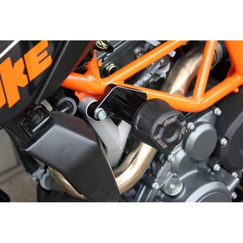 クラッシュパッドセット マウンティングプレート ブラックアノダイズド KTM Duke 390 (2013 -) GSG Mototechnik (GSGモトテクニック)