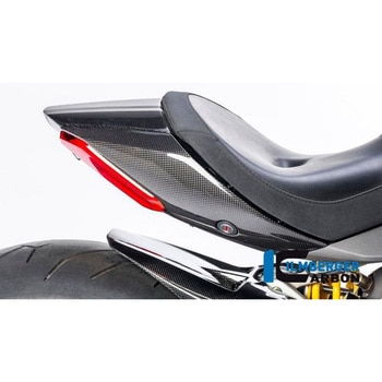 カーボンパーツ シート右側 グロス Ducati XDiavel &apos；16 - ILMBERGER (イルムバーガーカーボンパーツ)