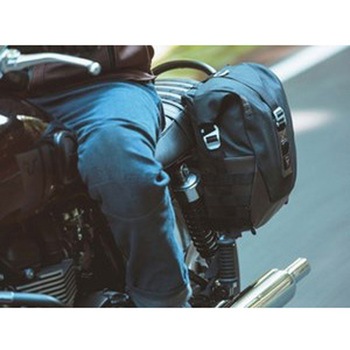 「レジェンドギア」 サドルバッグ セット - 右 LS2 (13.5 l) サドルストラップSLS付き SW-MOTECH (エスダブリューモテック)