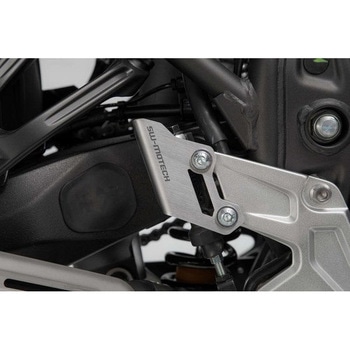 ブレーキシリンダーガード シルバー Yamaha テネレ 700 (19-). SW-MOTECH (エスダブリューモテック)