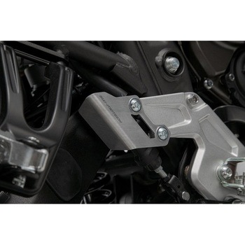 ブレーキシリンダーガード シルバー Yamaha テネレ 700 (19-). SW-MOTECH (エスダブリューモテック)