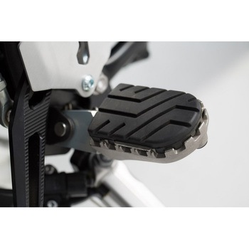 ION フットレストキット Triumph Tiger 800 (10-) / 1200 (11-15). - SW-MOTECH (エスダブリューモテック)