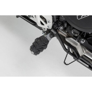 EVO フットレストキット Triumph Tiger 800 (10-) / 1200 (11-15). - SW-MOTECH (エスダブリューモテック)