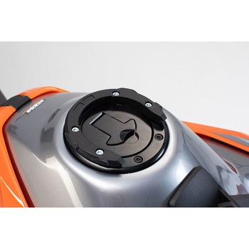 EVO タンクリング -ブラック- KTM Duke 125/390 (17-) 790 (18-). SW-MOTECH (エスダブリューモテック)