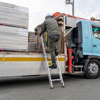 トラック昇降はしご 長谷川工業