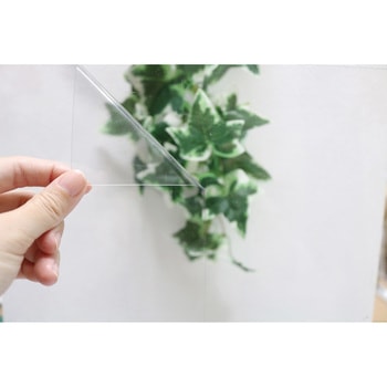 窓にガッチリ貼る飛散防止フィルム 明和グラビア