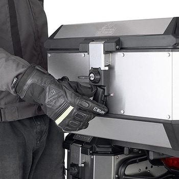 バックレスト (ブラック) - GIVI(ジビ)