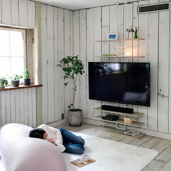 突っ張り壁面テレビラック ～70型対応 YAMAZEN(山善)
