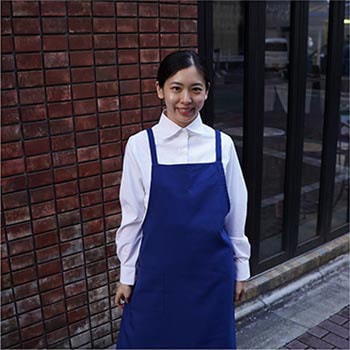 ポケット付き胸あてエプロン (ポリエステル100%) STATUSUNI(ステータスユニ)