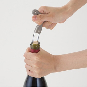 コルクがキレイに抜けるワインオープナー 貝印