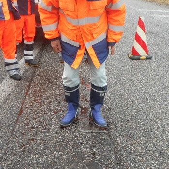 全天候型ポットホール用緊急補修材toke・パック 東亜道路工業