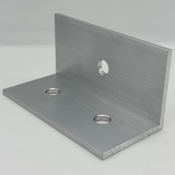 【オーダー】A6063アングル 3穴×サイズカット ノーブランド