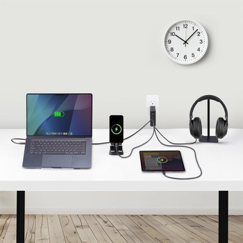 USB充電器/4ポート(3 USB-C +1 USB-A)/最大140W/PD 3.1対応/GaN採用/海外対応プラグ付属/急速充電 Type-C AC電源アダプター/MacBook、Dell XPS、Inspiron対応 StarTech.com
