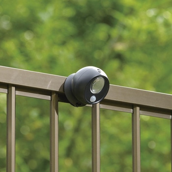 電池式 人感センサーボールライト IP65 防水防塵 マグネット式 屋外対応 オーム電機