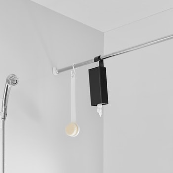 引っ掛けバスルーム詰め替えパウチディスペンサー収納ホルダー タワー S ブラック - 山崎実業